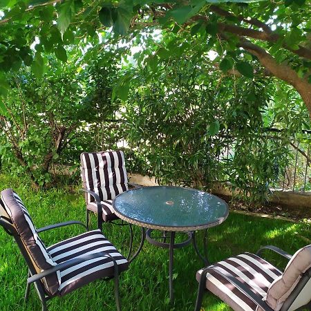 House With Garden Netflix Villa Nea Kerasia Luaran gambar